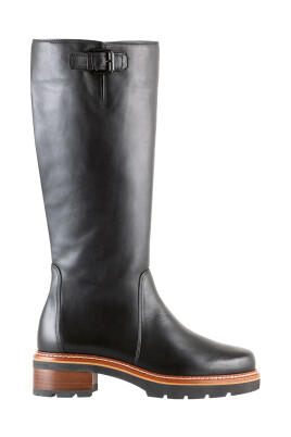 powerful-silhouette-boots