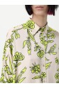 chemise-en-soie-bleue-a-fleurs