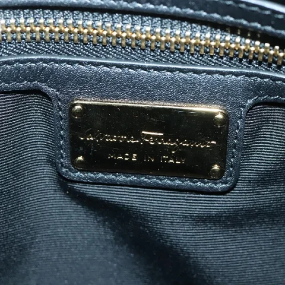 Salvatore Ferragamo Pre-owned Leather shoulder-bags Black Dames