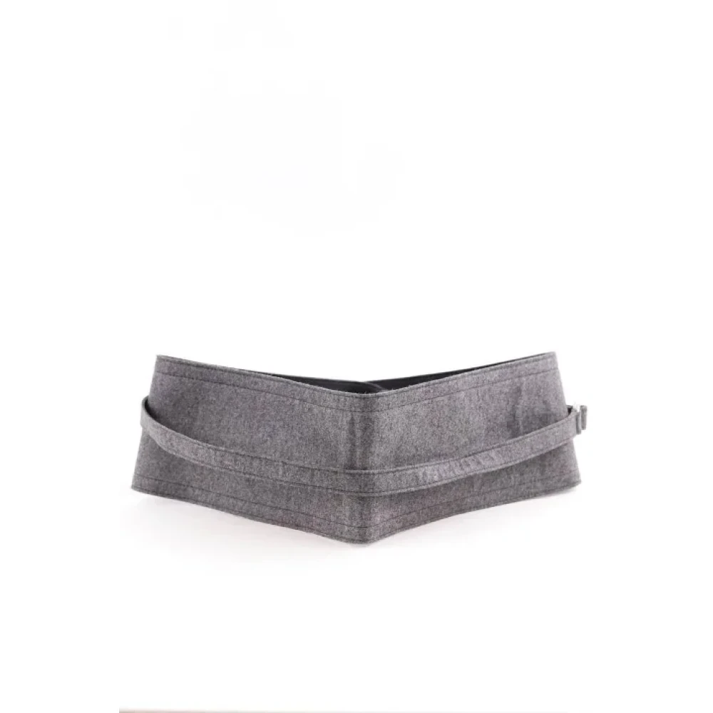 Yves Saint Laurent Vintage Pre-owned Leather belts Gray Dames