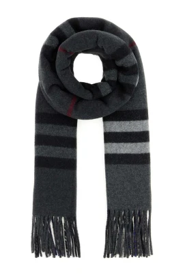 Broderad rutig scarf