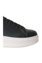 sneakers-en-cuir-noir-avec-patch-en-caoutchouc