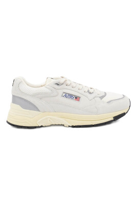 sneakers-blanches-avec-mesh-et-daim