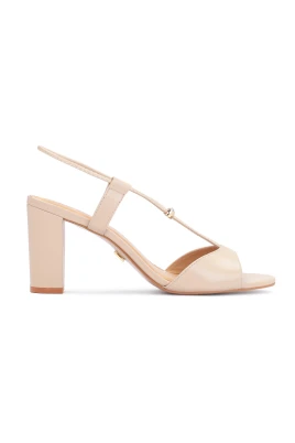 Beige lädersandaler med en metallstopp