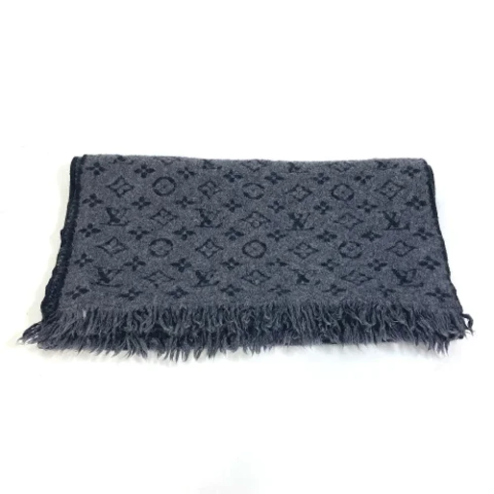 Louis Vuitton Vintage Pre-owned Wool scarves Gray Dames