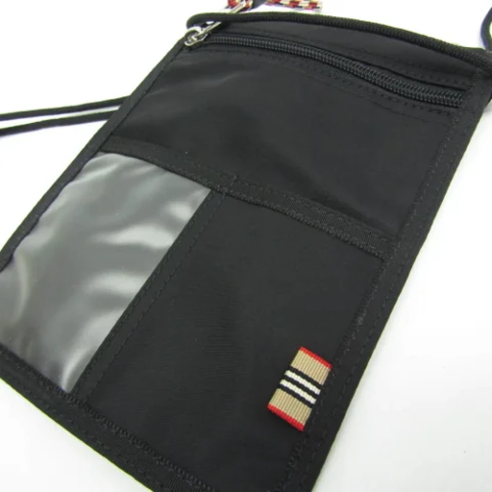 Burberry Vintage Pre-owned Nylon shoulder-bags Black Dames