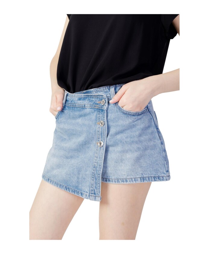 shorts-en-coton-bleu-clair-avec-poches