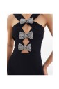 robe-noire-col-halter-ligne-a