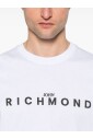 t-shirt-blanc-avec-un-design-unique