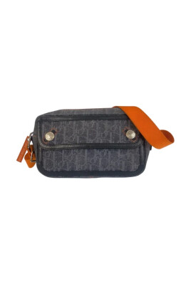 pre-owned-canvas-crossbodyvskor