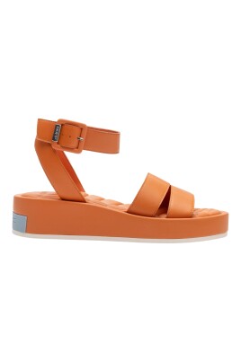 sandale-orange-en-cuir-avec-bride-de-cheville