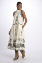 robe-blanche-brodee-de-fleurs