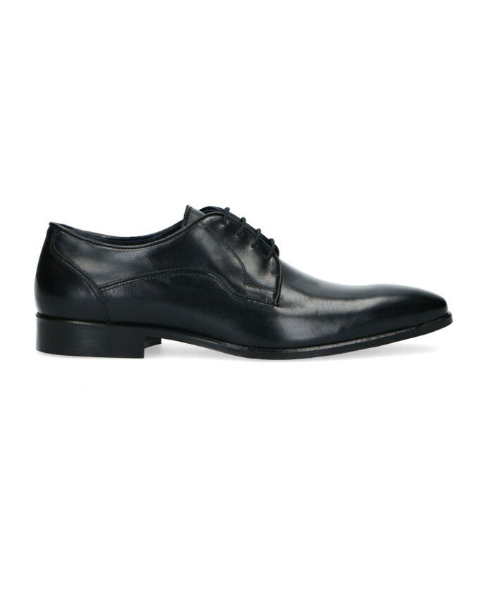 klassieke-zwarte-leren-veterschoenen