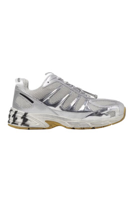 white-sneakers-lace-up-rubber-sole