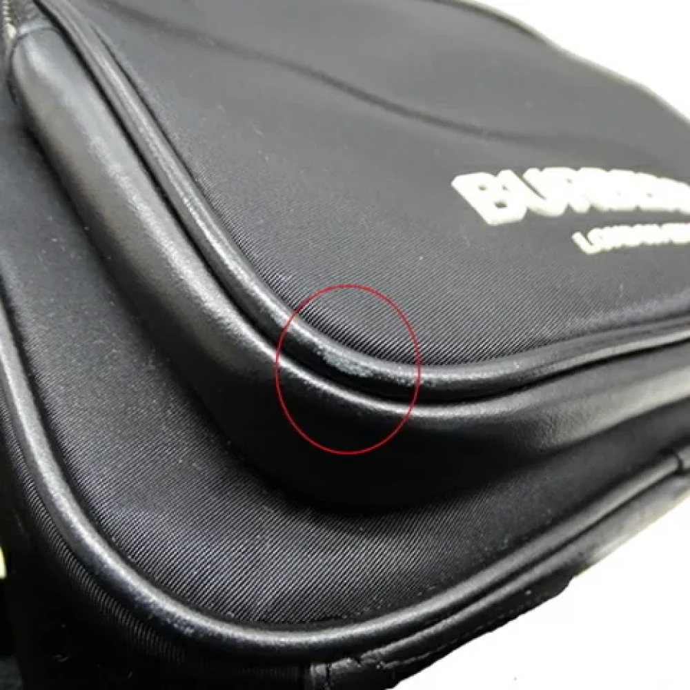 Burberry Vintage Pre-owned Nylon shoulder-bags Black Dames