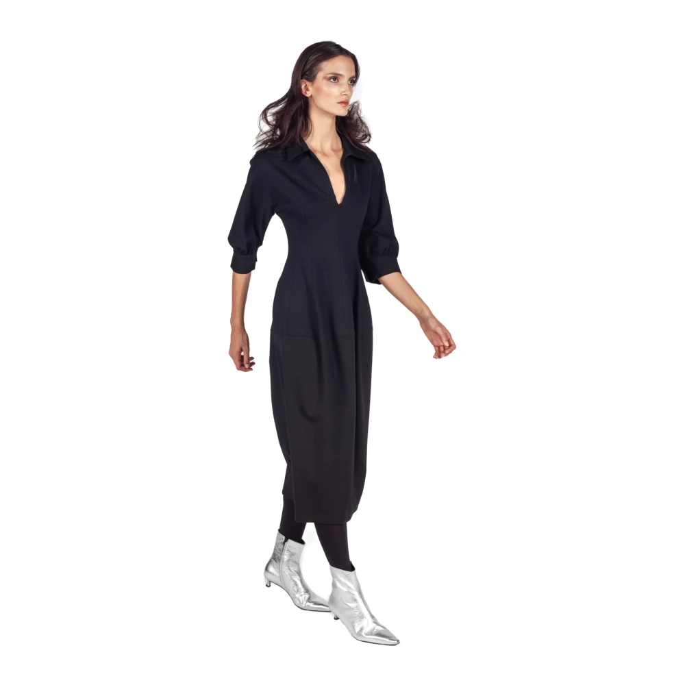 Liviana Conti Zwarte Midi Jurk met Kraag en Magyar Mouwen Black Dames