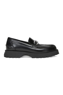 black-flat-shoes-with-olock-detail