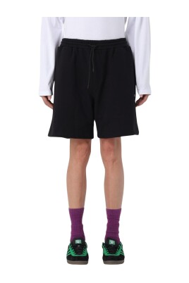 shorts-noirs-decontractes-et-elegants