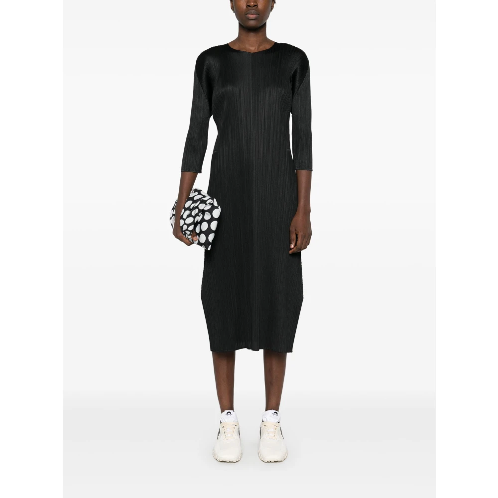 Issey Miyake Elegante Zwarte Jurk voor Vrouwen Black Dames