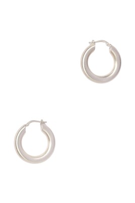minimalist-silver-hoop-earrings