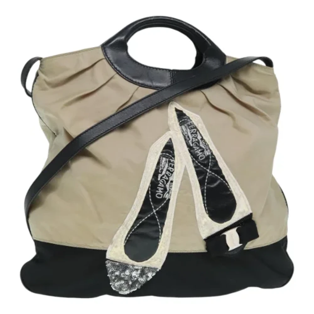 Salvatore Ferragamo Pre-owned Nylon handbags Beige Dames