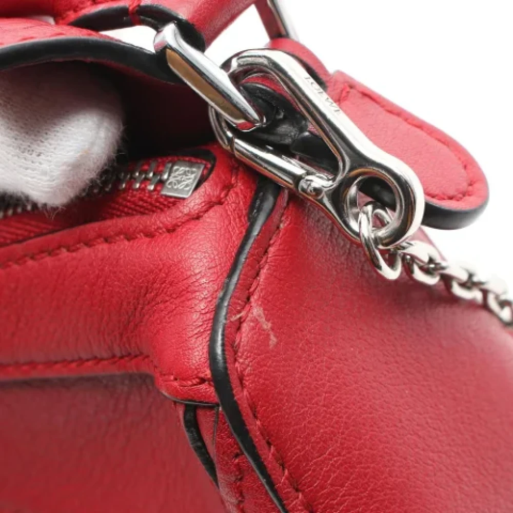 Loewe Pre-owned Leather handbags Red Dames