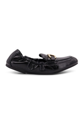 black-flat-shoes-with-gancini-detail
