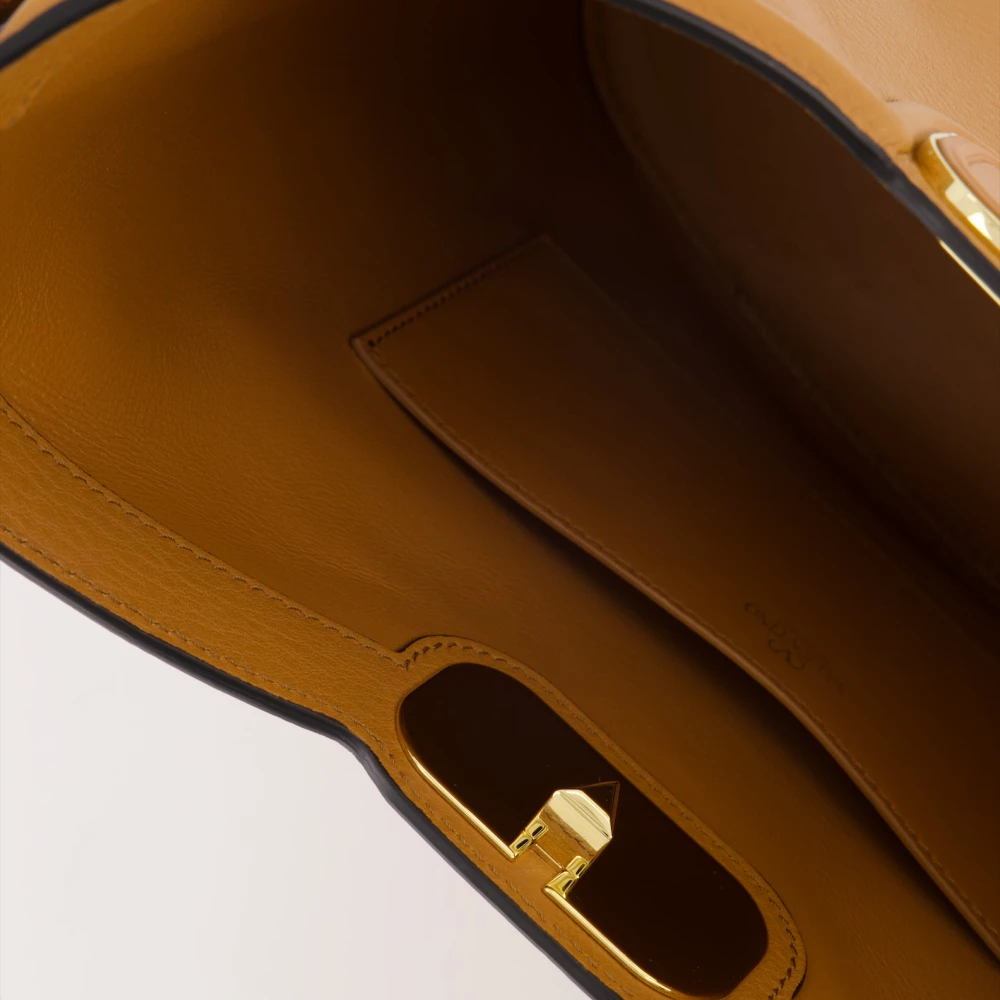 Valentino Garavani Hobo tas van generfd leer met VLogo Brown Dames