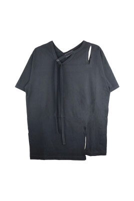 black-cut-out-short-sleeve-t-shirt