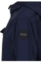 veste-coupe-vent-bleue-avec-patch-logo