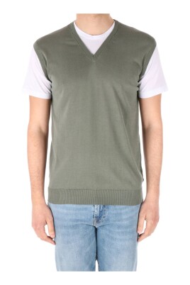 sleeveless-knitwear