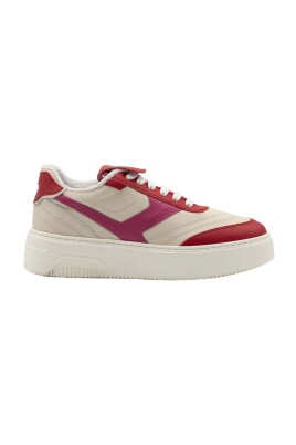 white-sneakers-retro-style-women