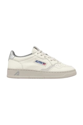 sneakers-argent-blanc-design-elegant