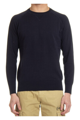 round-neck-knitwear