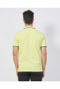 polo-jaune-avec-details-contrastes