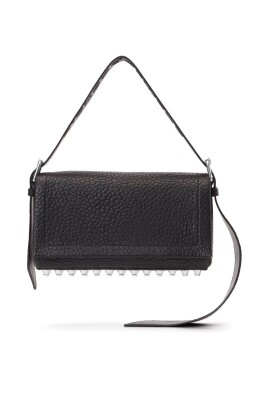 sac-en-peau-dagneau-noire-avec-clous