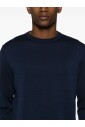 sweat-bleu-pour-un-look-elegant