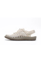 casquette-blanche-style-unique-chaussures-confortables