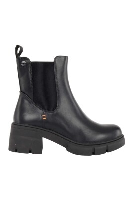 bottes-noires-pour-un-look-elegant