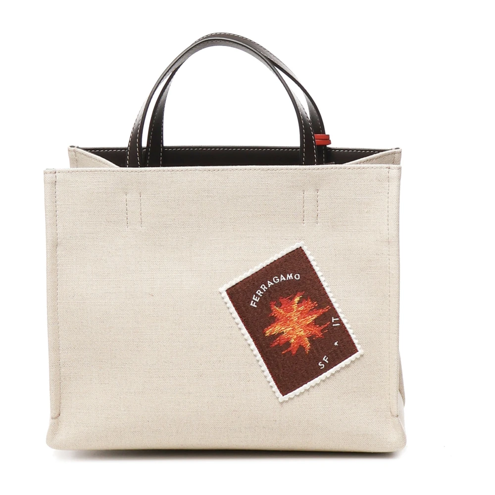 Salvatore Ferragamo Stijlvolle Tote Tassen voor Vrouwen Beige Dames