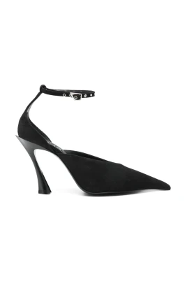 Pumps med ankelrem i kalvmocka