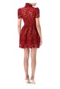 robe-bordeaux-a-col-en-dentelle