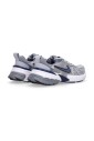 retro-running-shoes-in-gray-white