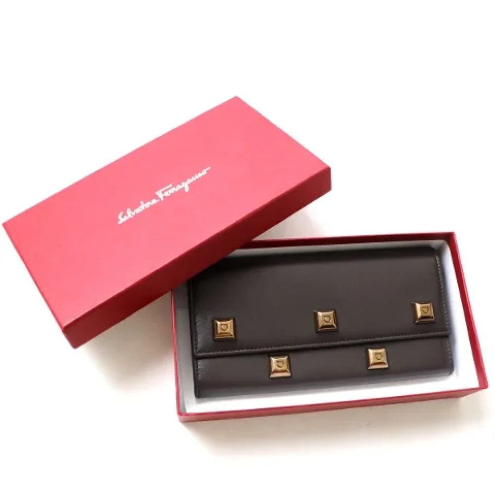 Salvatore Ferragamo Pre-owned Leather wallets Gray Dames