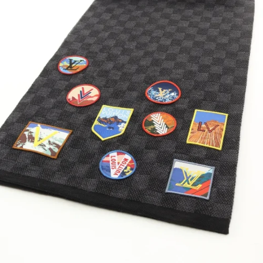 Louis Vuitton Vintage Pre-owned Wool scarves Black Dames