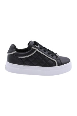 bandera-sneaker-for-stylish-footwear