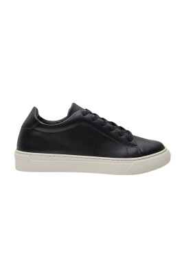 white-sneakers-eleganza-in-pelle