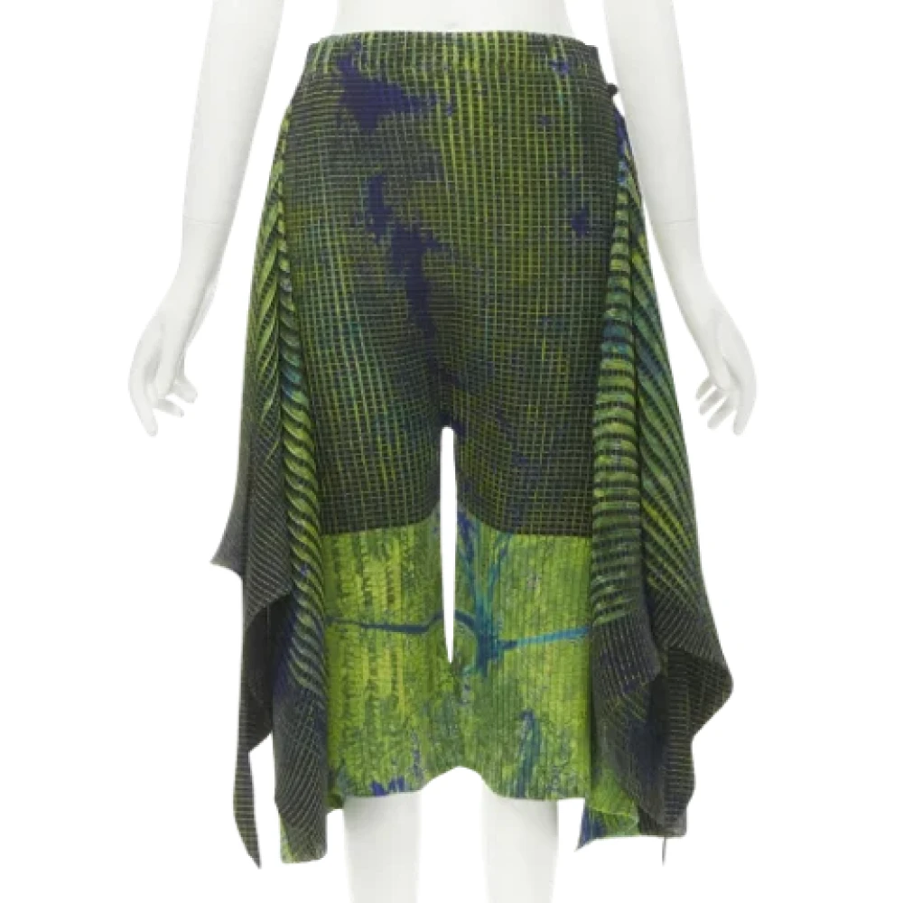 Issey Miyake Pre-owned Polyester bottoms Green Dames