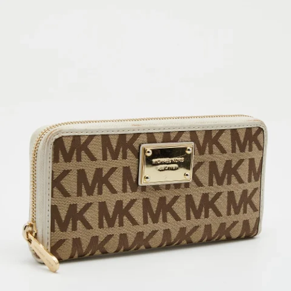 Michael Kors Pre-owned Canvas wallets Beige Dames