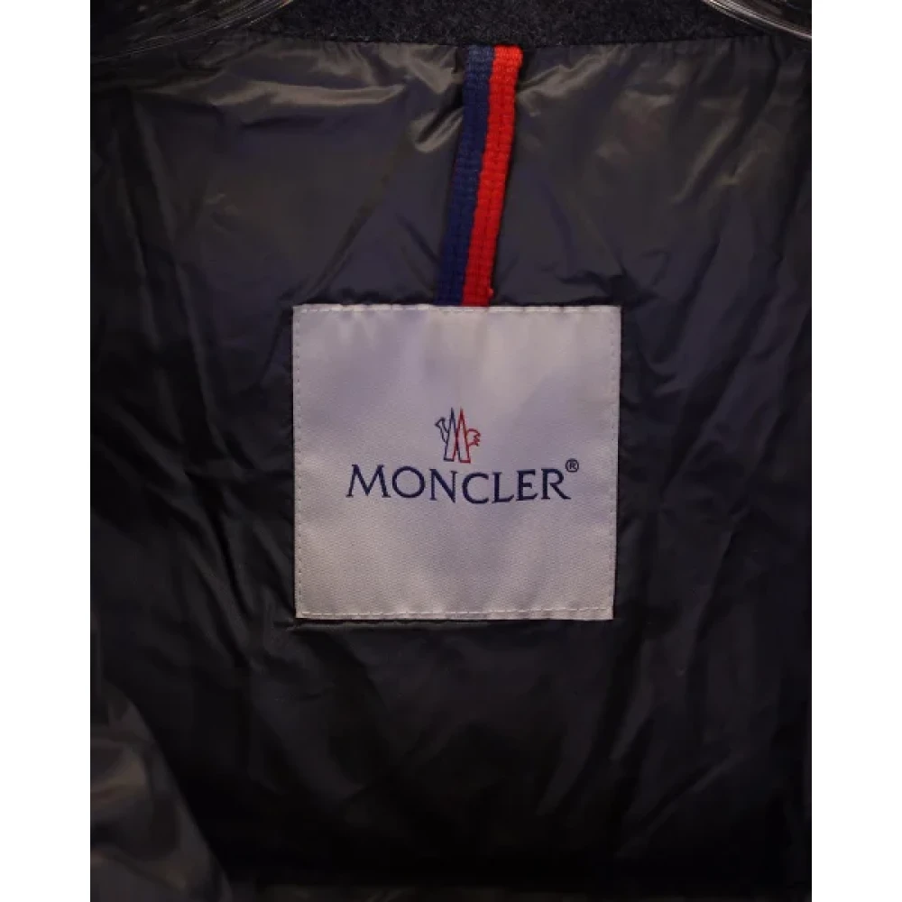 Moncler Pre-owned Nylon outerwear Gray Dames